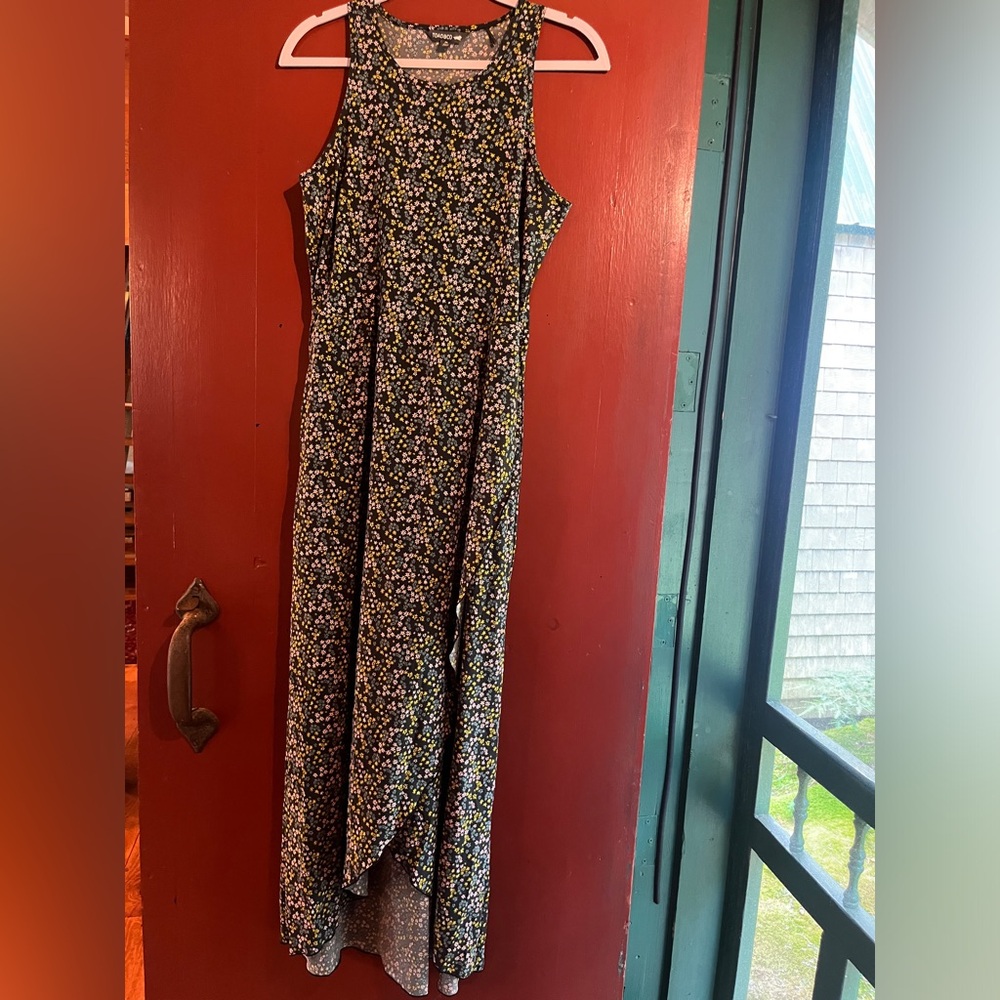 Title nine, Crusher Maxi dress, navy blue with small flowers, size medium